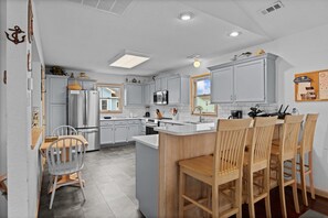 Fridge, microwave, oven, stovetop - 1712 - Happy Childhood, Ocean Sands, Private Pool, Hot Tub, Pool Table & More (Corolla)