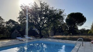A swimming pool with a clear blue water surface, surrounded by a tiled deck and trees. - Magnifique Propriété sur un Terrain de 55 Ares, Piscine, 5 Chambres (Orniac)