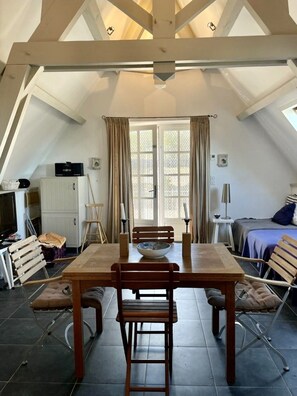 Dining - Magnifique Propriété sur un Terrain de 55 Ares, Piscine, 5 Chambres (Orniac)