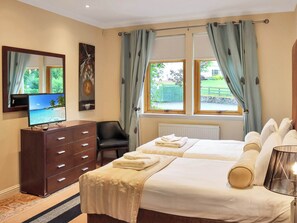 3 bedrooms, free WiFi, bed sheets