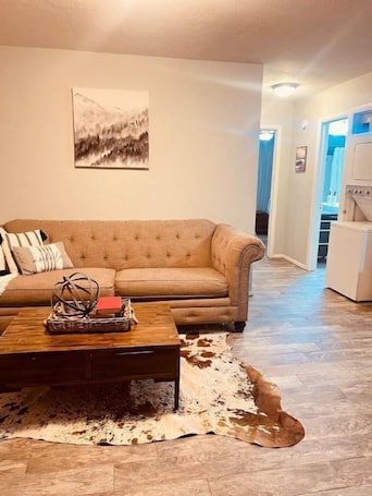 Living area. welcome to the soonerschooner