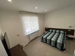 1 habitación, escritorio, internet y ropa de cama 