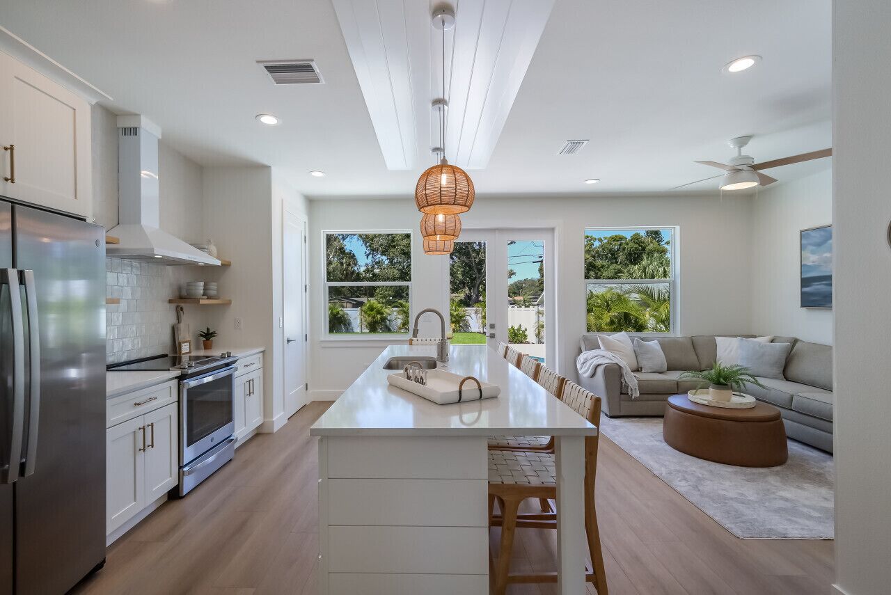 Kylskåp, mikrovågsugn, ugn och spishäll