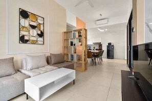 TV - [Nowhere] 4PAX 2BR/2BA Apartment Reizz (Kuala Lumpur)