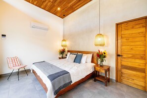 3 quartos, cofres nos quartos, escrivaninha