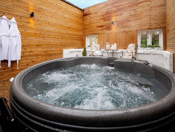 Tina de hidromasaje al aire libre