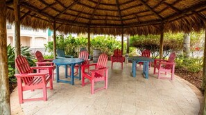 Outdoor dining - Capital Vacations Calypso Cay - 2 Bedroom (4-Night) (Kissimmee)