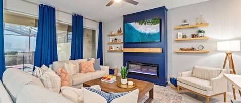 Smart-tv, een open haard en boeken