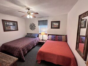 3 habitaciones, tabla de planchar con plancha, cuna de viaje y wifi