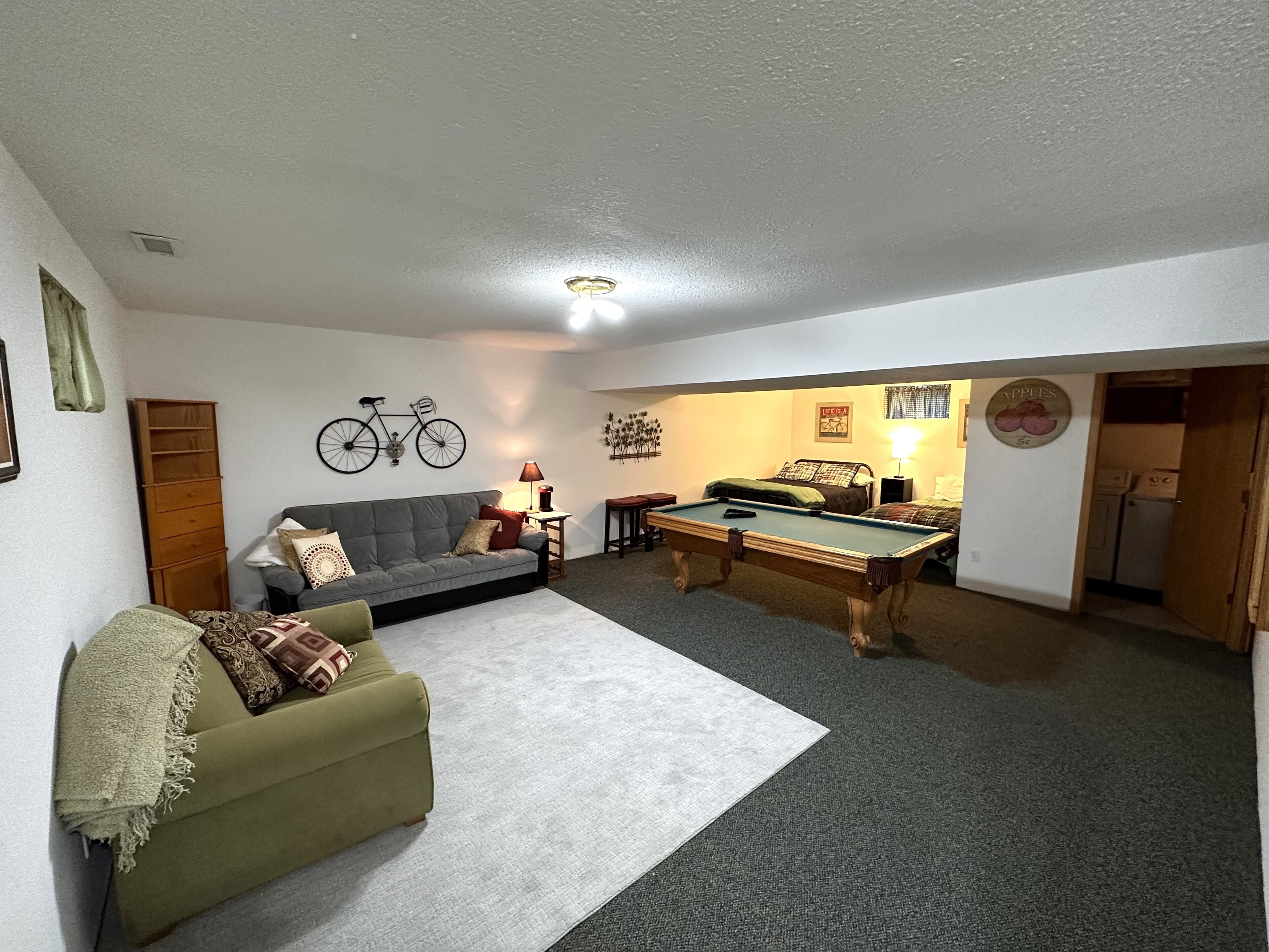 Smart-TV, Kamin, Videospiele, DVD-Player