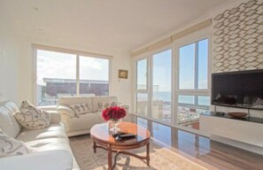 Living area - Beach Front Penthouse with Roof Garden Views (Brighton and Hove)