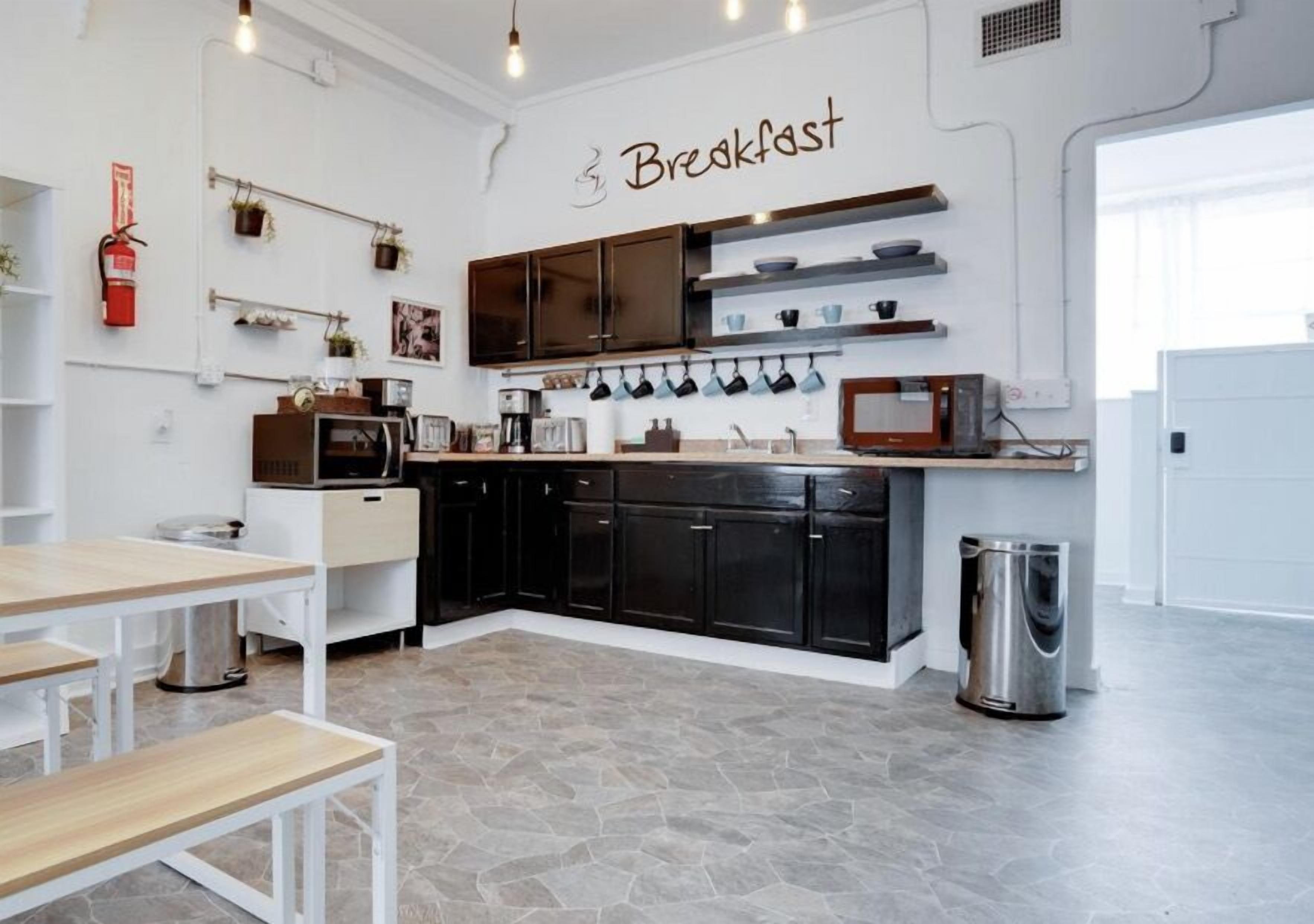 Foto - Hola Hostel - Open 24hr FREE DINNER - Under New Management -Shared Common Area-
