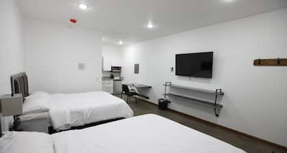 Bears Den Motel