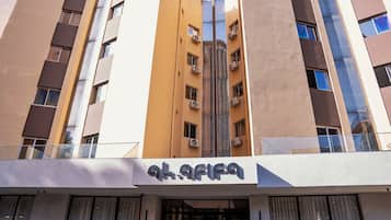 Vista frontal de la propiedad