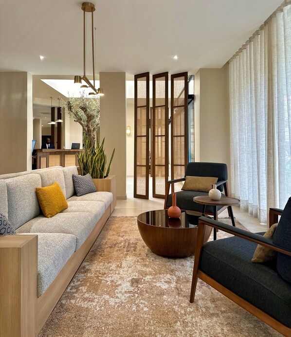 Lobby sitting area - Hotel Al Afifa (Dakar)