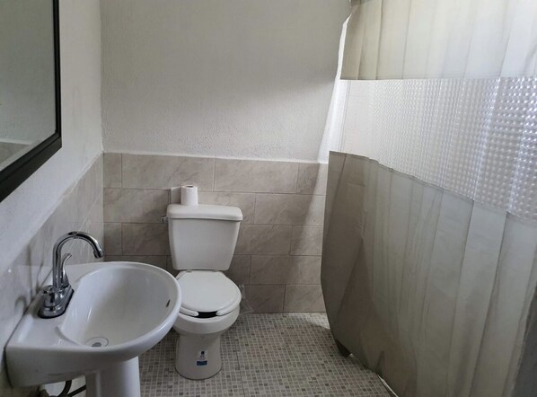 Handtücher, Seife, Shampoo, Toilettenpapier