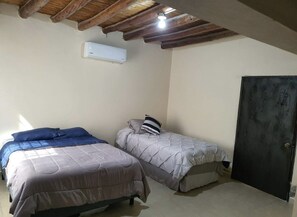 2 slaapkamers, een strijkplank/strijkijzer, wifi, beddengoed