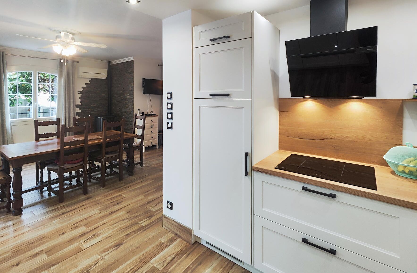 Fridge, oven, dishwasher, coffee/tea maker