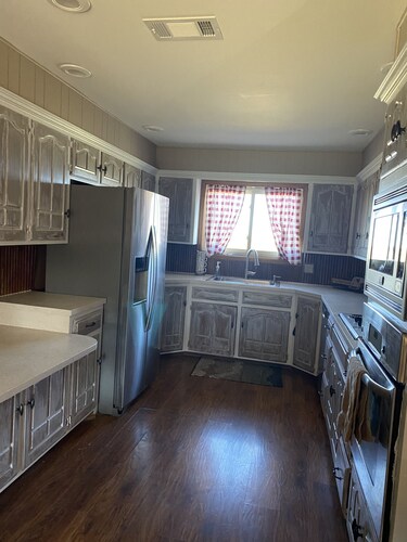 Peaceful country farmhouse. Located 5 minutes from Historic downtown Post!