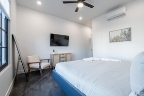 4 habitaciones, tabla de planchar con plancha y cuna de viaje 