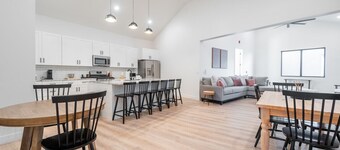 Swimming closeby, relax w/the family!