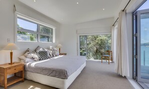 3 bedrooms, premium bedding, pillow-top beds, individually decorated