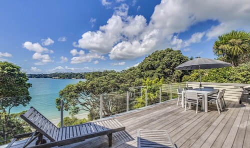 Absolute Beachfront Oneroa