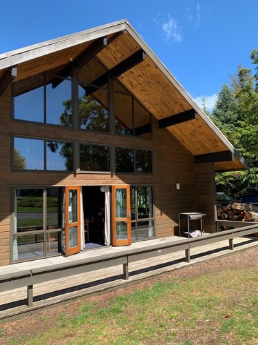 Ski-Inspired Summer Retreat. Spacious Lodge in Ohakune