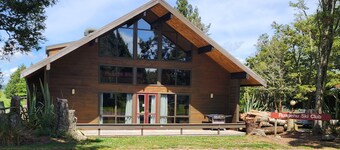 Ski-Inspired Summer Retreat. Spacious Lodge in Ohakune