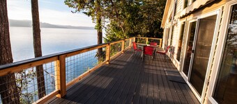 Great Views! Sleeps 10, Beachfront Hood Canal, Olympic NP, Kayaks, Game Room