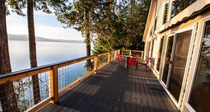 Great Views! Sleeps 10, Beachfront Hood Canal, Olympic NP, Kayaks, Game Room