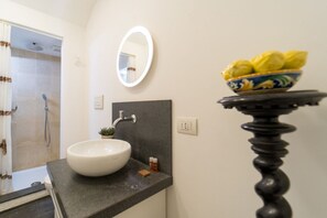 Chuveiro, secador de cabelo