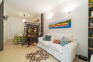 1 bedroom, iron/ironing board, internet, bed sheets