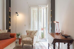 TV - Ortigia Studios - First Floor Apartment (Siracusa)