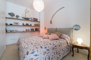 1 habitación, tabla de planchar con plancha, internet y ropa de cama 