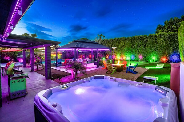 Terrace/patio - Free Heated Pool! • Pickleball • Hot Tub • Golf • Fire Pit • Ping Pong • Arcade (Phoenix)