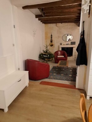 Interior - La Maison du Donjon - 8 Pers. Parking et Jardin Terrasse Avec vue sur le Dnjon (Loches)