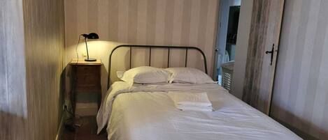 4 bedrooms, iron/ironing board, travel cot, WiFi