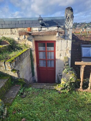 Exterior detail - La Maison du Donjon - 8 Pers. Parking et Jardin Terrasse Avec vue sur le Dnjon (Loches)