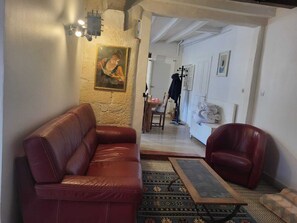 Smart TV, DVD player - La Maison du Donjon - 8 Pers. Parking et Jardin Terrasse Avec vue sur le Dnjon (Loches)