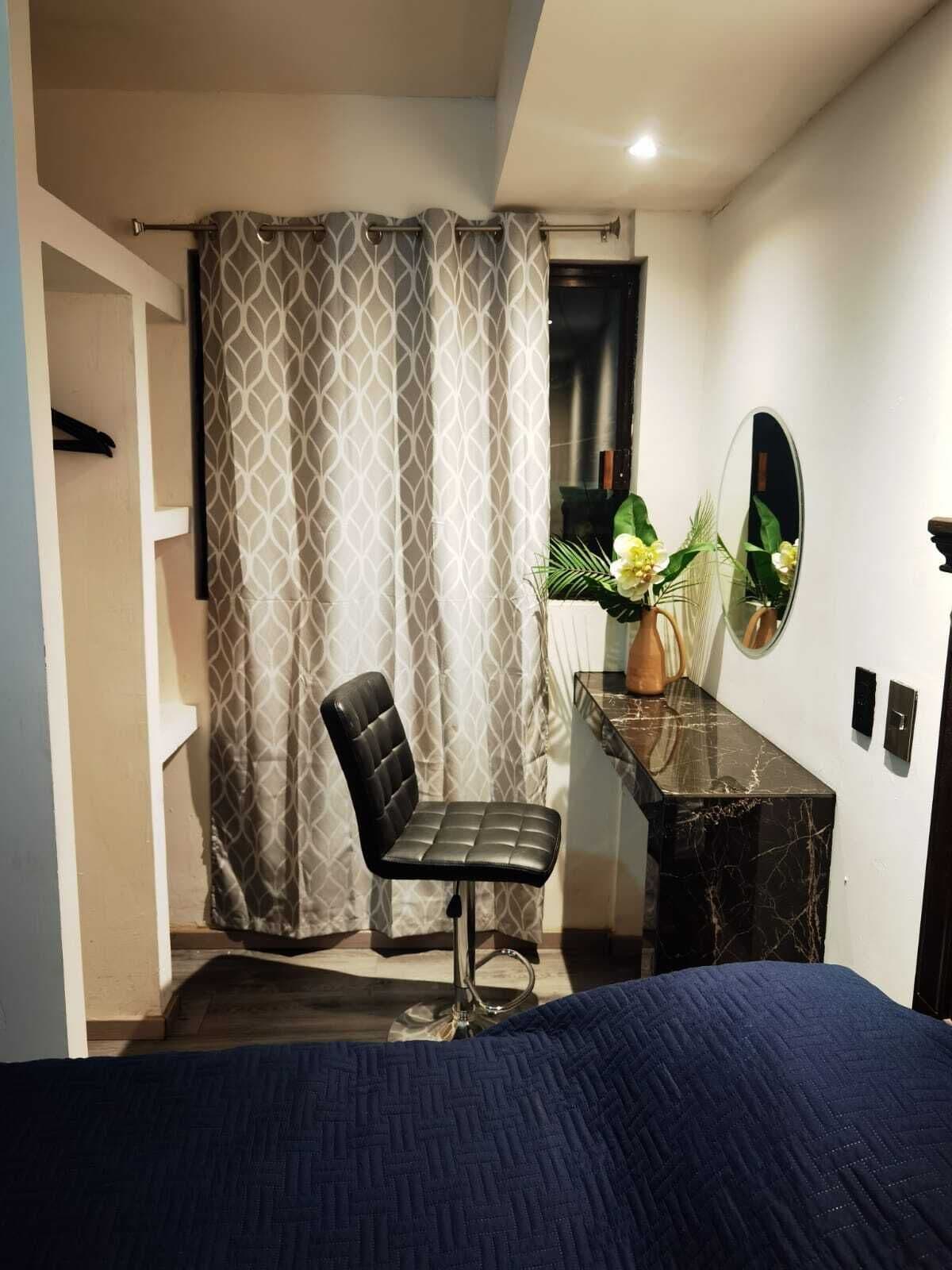 Habitación individual básica | Ropa de cama de alta calidad, edredón y camas con pillow-top 