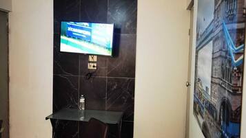 Habitación individual básica | Ropa de cama de alta calidad, edredón y camas con pillow-top