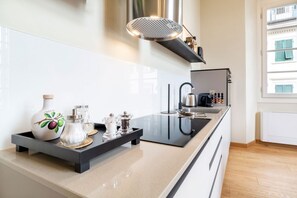 Fridge, oven, stovetop, dishwasher