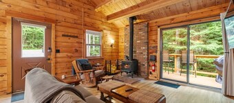 Secluded Cozy Cabin in Mountain Lake Community!