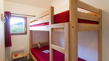 1 chambre, lit parapluie, Wi-Fi gratuit, draps fournis