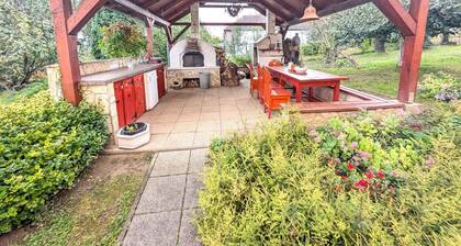 Holiday apartment Air-conditioned apartment with garden views