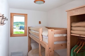 2 bedrooms, WiFi, bed sheets
