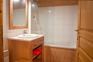 Toallas, jabón, papel de baño 
