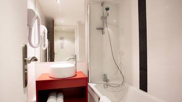 Serviettes fournies, savon, shampoing