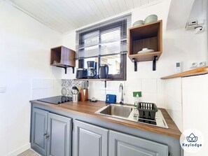 Fridge, microwave, coffee/tea maker, electric kettle